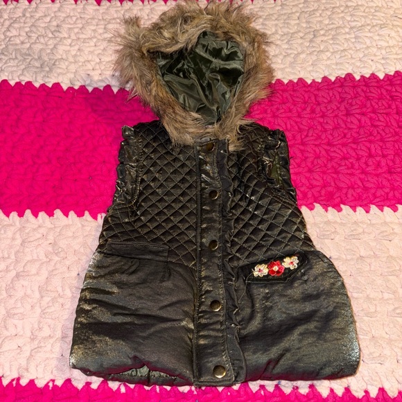 Little Lass Olive Green Vest with Faux Fur Trim - Picture 1 of 3